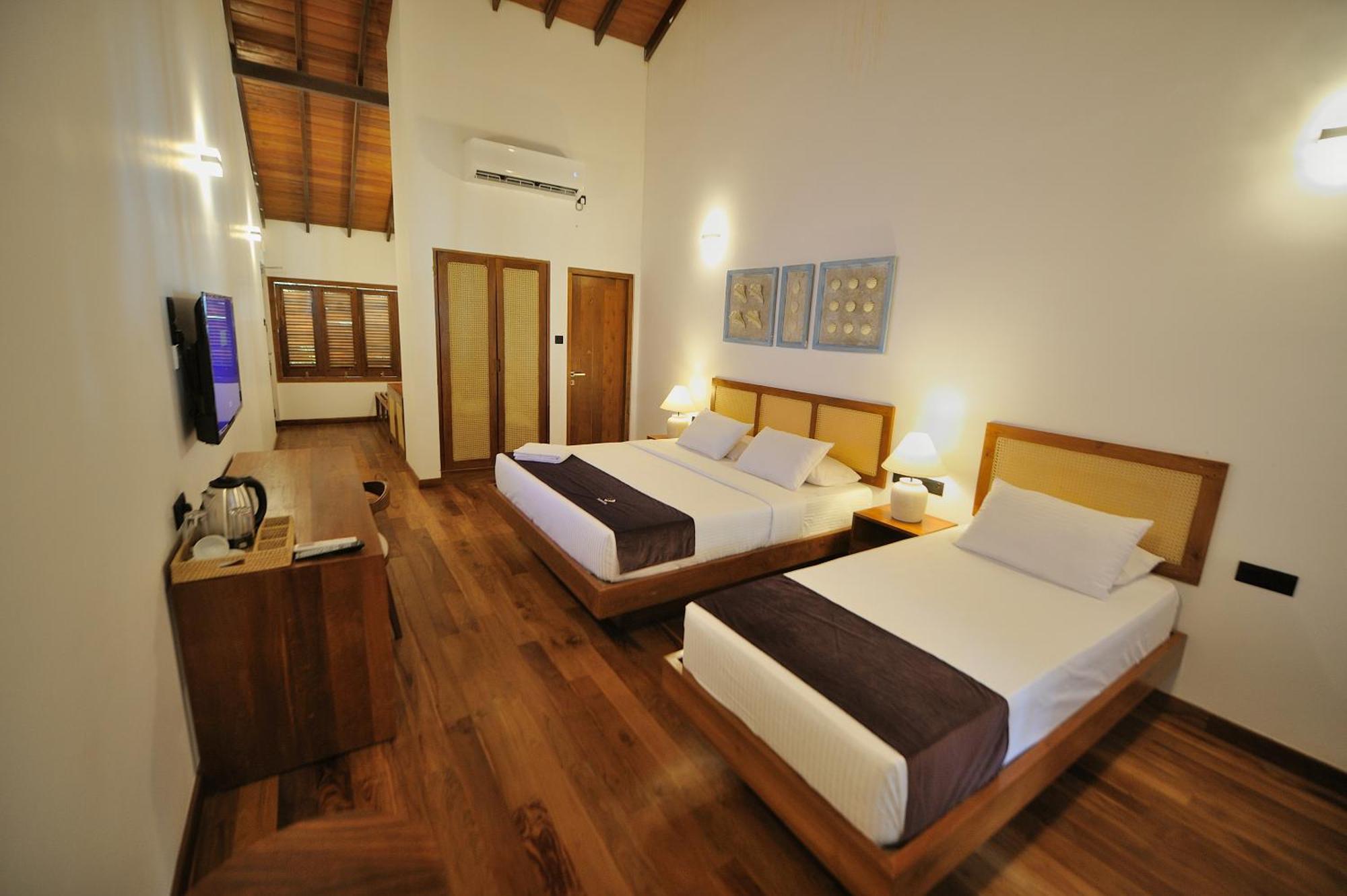 Tantalize Beach Hikkaduwa Exterior photo