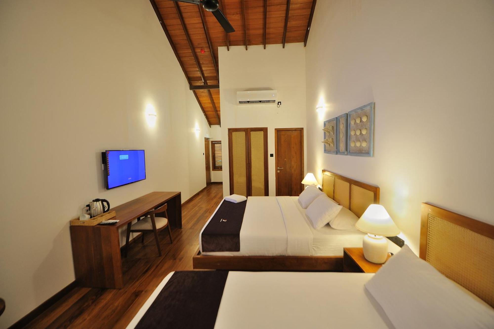 Tantalize Beach Hikkaduwa Exterior photo